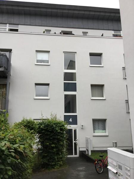 Sanierte 2,5-Zimmer-Dachgeschosswohnung mit Westbalkon in Bonn Brüser Berg zimmer