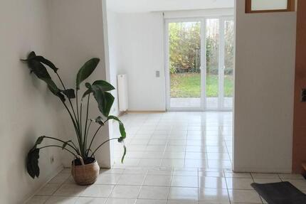 Junges Stadthaus mit privatem Garten zimmer