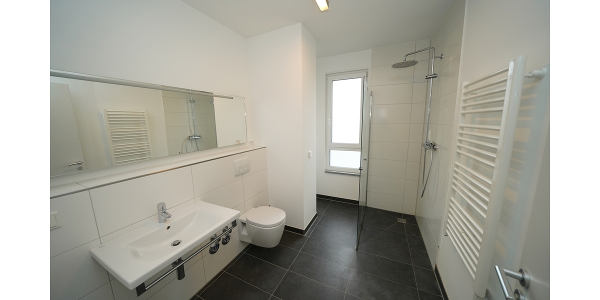 Hier lässt sichs leben! - Traumhafte 4-Zimmer-Wohnung mit 2 Bädern und einer sonnigen Dachterrasse 4 zimmer