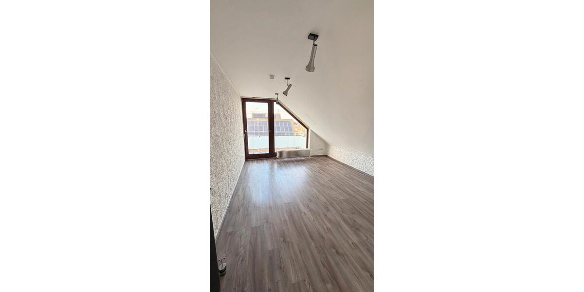 Dachgeschoßwohnung Troisdorf Bergheim - 4 Zimmer, 104 m&sup2;, 1.500&euro; | Angebot:25612942