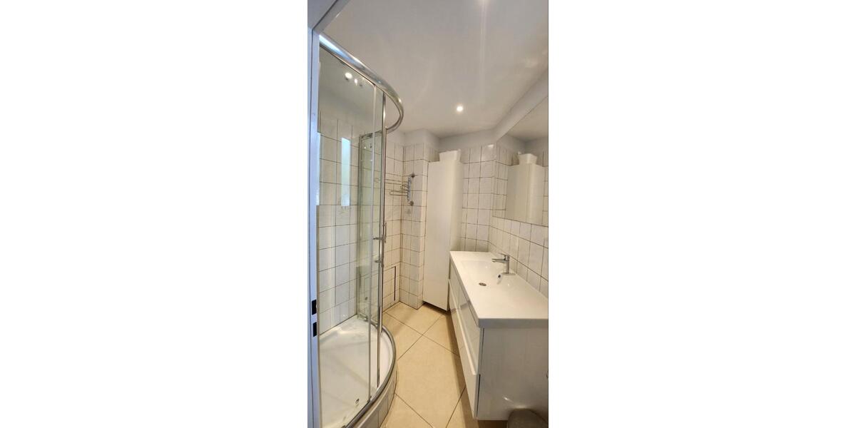 Erdgeschoßwohnung Köln Mülheim - 4 Zimmer, 130 m&sup2;, 2.000&euro; | Angebot:25887308