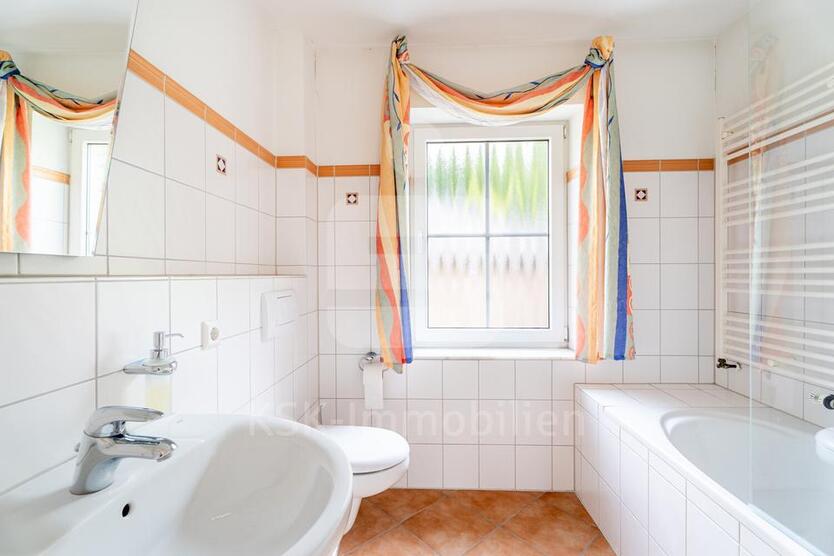 Großzügige Dachgeschoßwohnung mit Südterrasse und Blick ins Grüne in Lohmar.