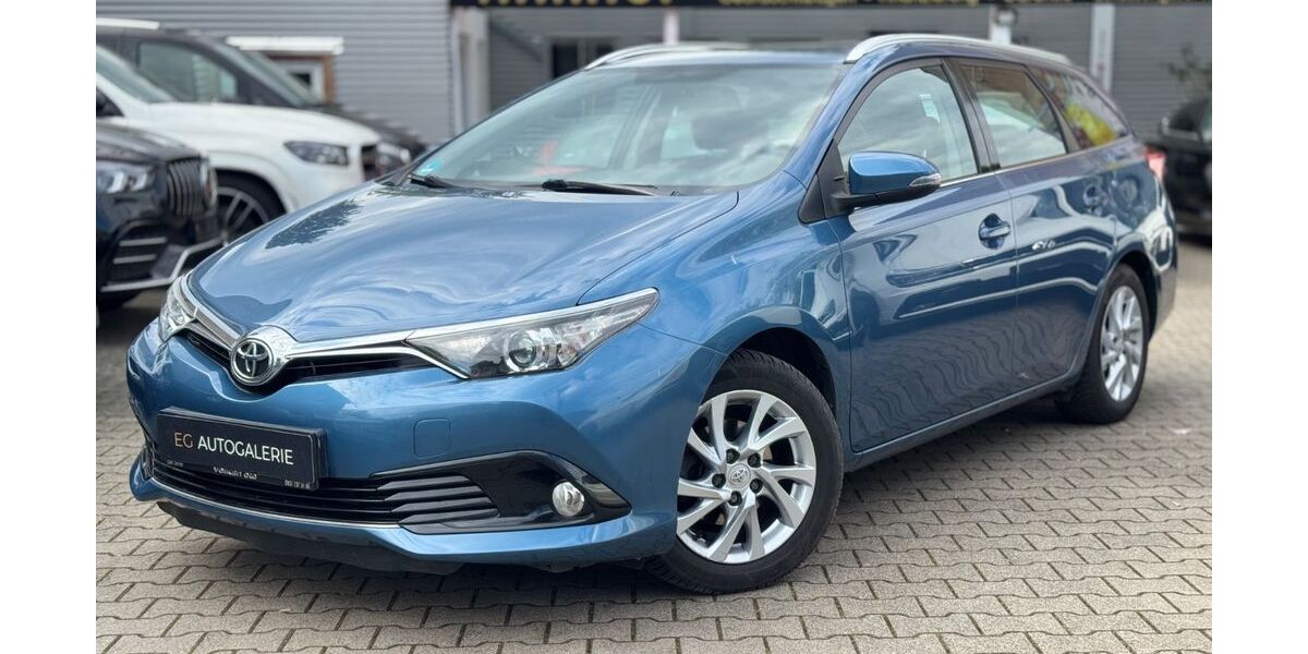 Toyota Auris 113.000 km 10.280 &euro; Köln 51109