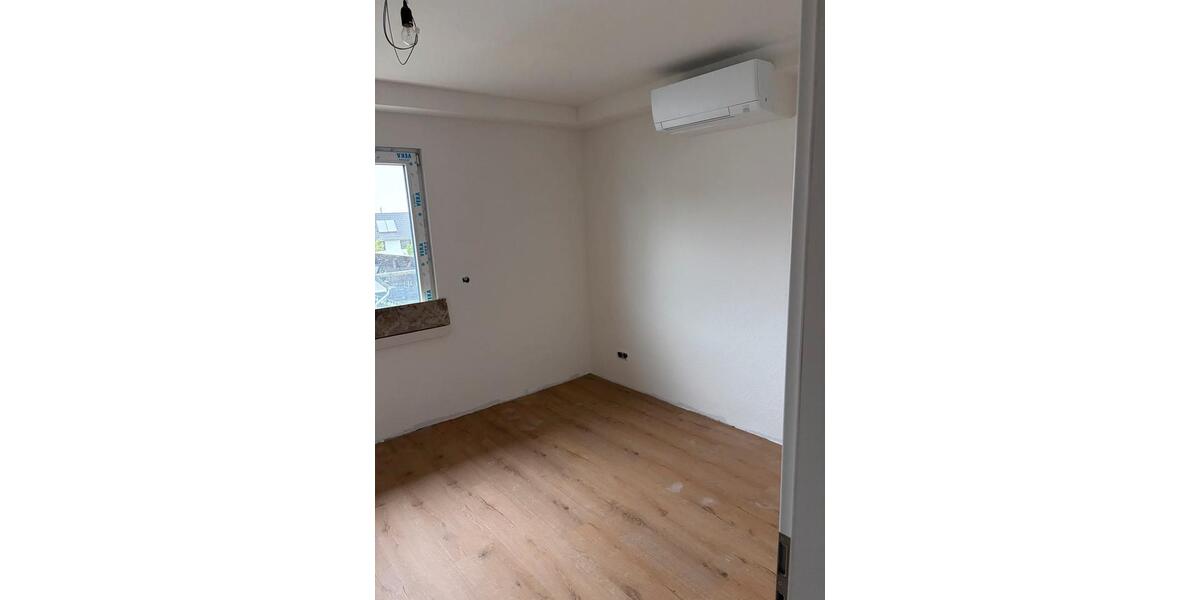 Etagenwohnung Hennef (Sieg) - 3 Zimmer, 90 m&sup2;, 1.215&euro; | Angebot:26456118