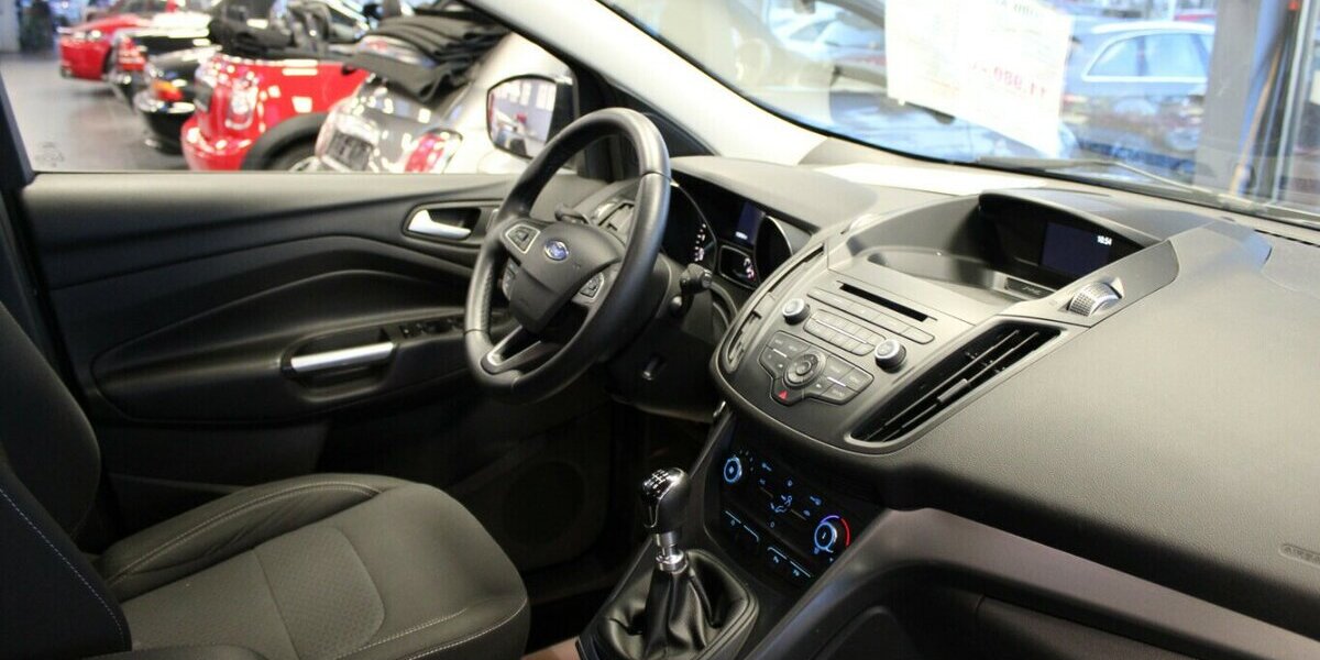 Ford Kuga 2.0 TDCi 2x4 Trend 115.640 km 11.980 &euro; Euskirchen 53881