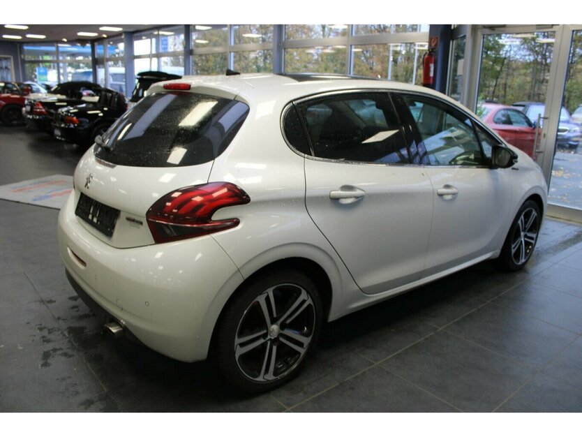 Peugeot 208 Blue-HDi 120 Allure GT Line 133.075 km 8.480 € Euskirchen 53881