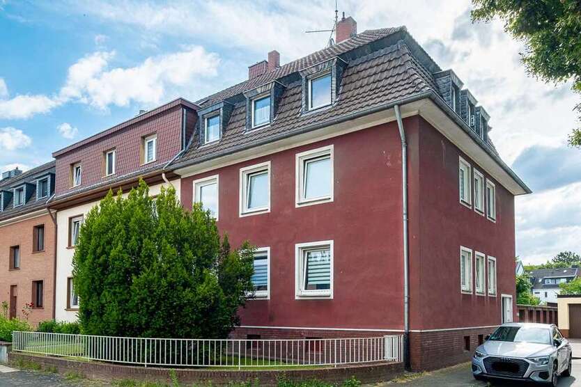 Haus zum Kaufen in Köln Flittard 720.000 € 209.01 m²