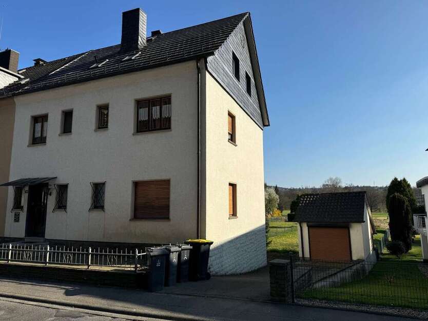 Haus zum Kaufen in Eitorf 250.000 € 178 m²