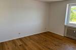 Rheinpromenade! Renovierte 4-Zimmerwohnung mit schickem Duschbad und Loggia