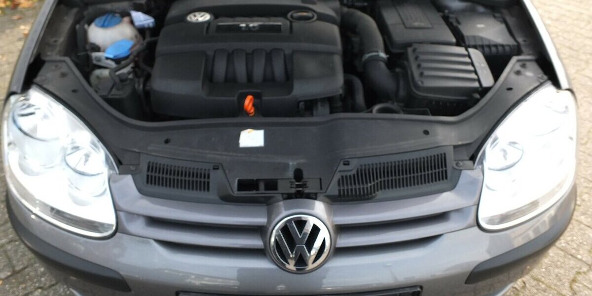 VW Golf TRENDLINE KLIMAAUTOMATIK 5-TÜRIG 132.115 km 4.904 &euro; Köln 50858