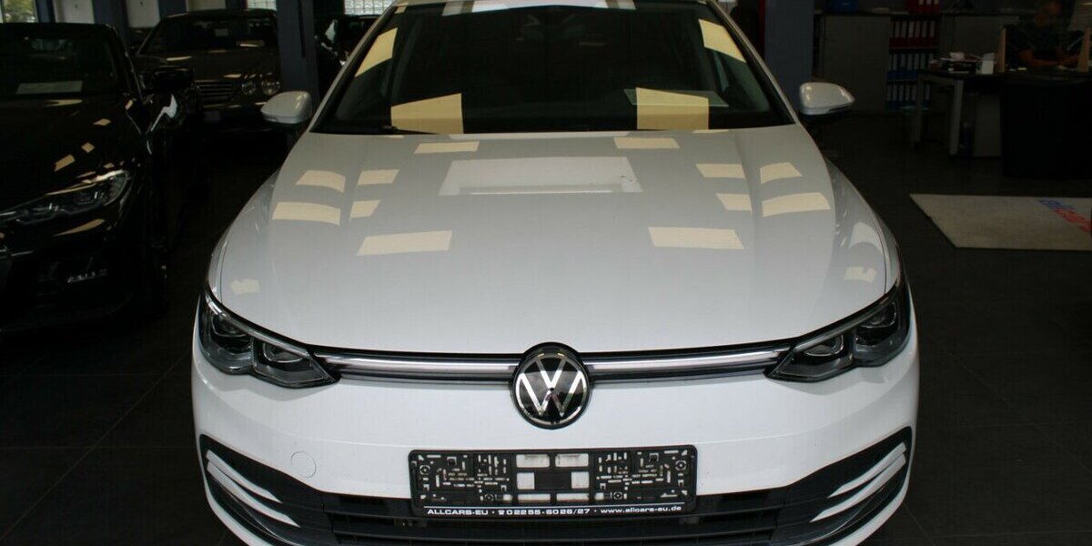 VW Golf VIII 2.0 TSI OPF DSG Style 37.650 km 23.980 &euro; Euskirchen 53881
