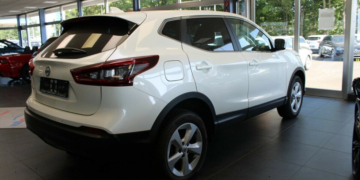 Nissan Qashqai 1.3 DIG-T SHIRO 25.184 km 16.980 &euro; Euskirchen 53881