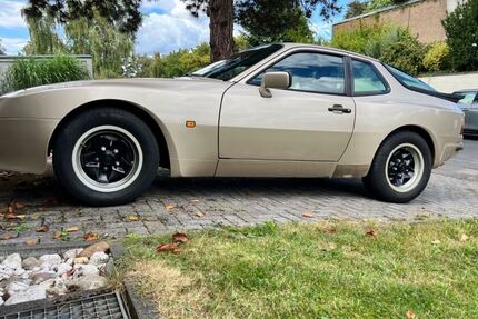 Porsche 944
