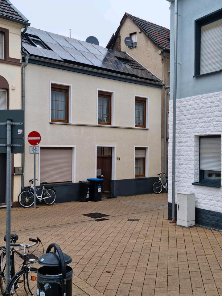 Guten Tag, ich verkaufe ein komplett erneuert Einfamilienhaus.