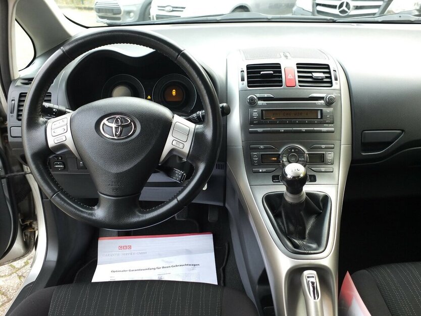 Toyota Auris 1.6i SOL ALLE INSPEKTIONEN GARAGENWAGEN 174.885 km 5.704 € Köln 50858