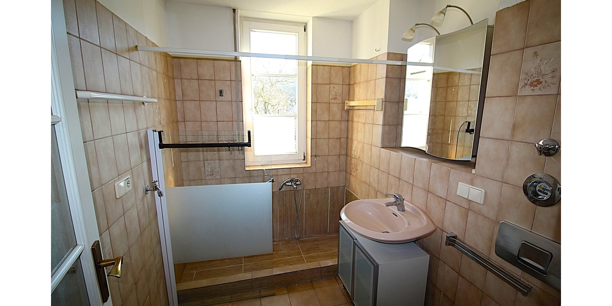 Erste Reihe Rheinblick! Sofort beziehbare zwei Zimmer mit kleinem Balkon, Stellplatz und Garage. TOP - Etagenwohnung Königswinter | Angebot:26948143