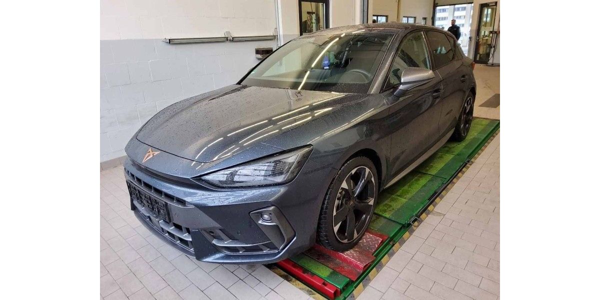 Cupra Leon 17.781 km 28.900 &euro; Hennef 53773