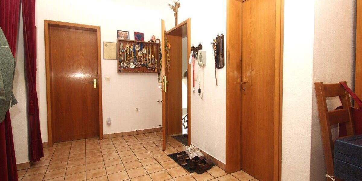 Etagenwohnung Königswinter Ittenbach - 3 Zimmer, 84 m&sup2;, 249.000&euro; | Angebot:25697245