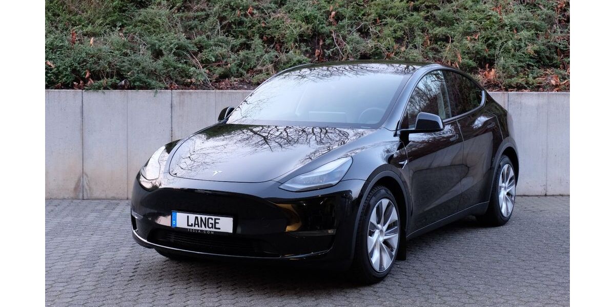 Tesla Model Y 29.493 km 40.680 &euro; Köln 50996