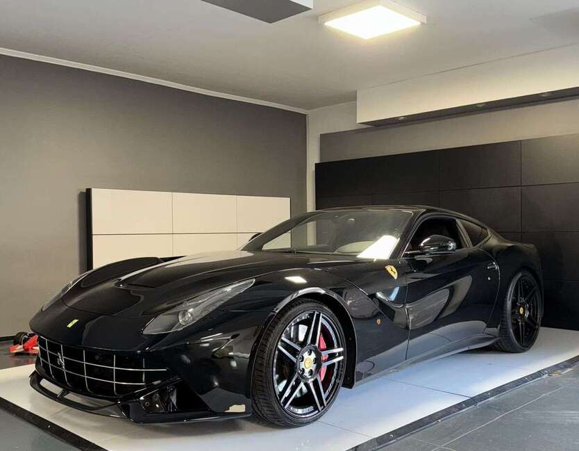 Ferrari F12 22.000 km 249.000 € Köln 51067