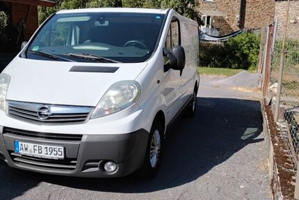 Opel Vivaro 166.000 km 5.900 &euro; Kesseling 53506