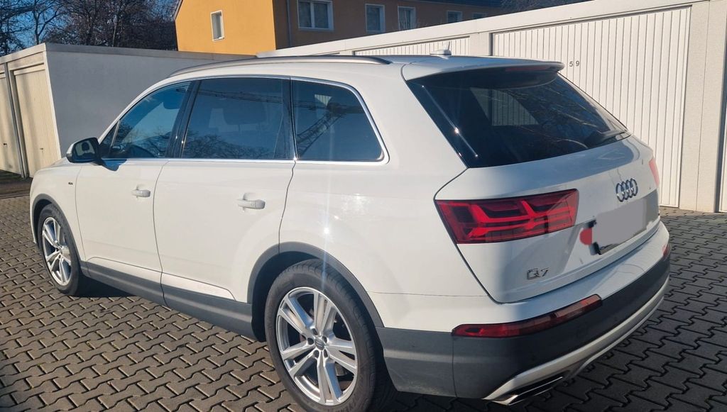 Audi Q7 136.423 km 29.700 &euro; Köln 51147