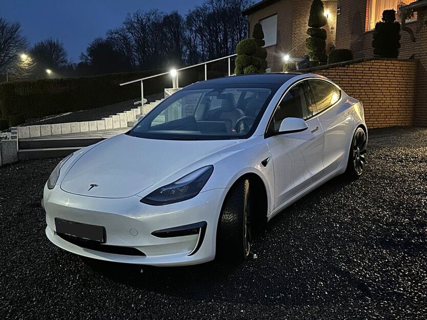 Tesla Model 3 36.000 km 31.499 € Köln 50825