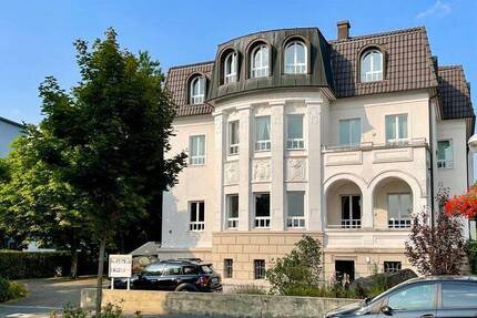 Wunderschöne, großzügige AltbauWohnung! Großer Balkon-toller Schnitt-zentral gelegen