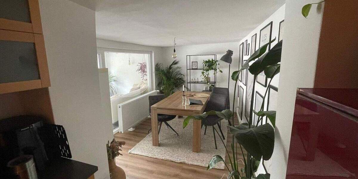 Sanierte 3,5-Zimmer-Wohnung mit Loggia, Terrassennutzung in der Bonner Kirschblütenstraße 3 zimmer