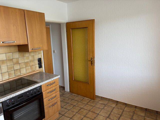 Rheinpromenade! Renovierte 4-Zimmerwohnung mit schickem Duschbad und Loggia