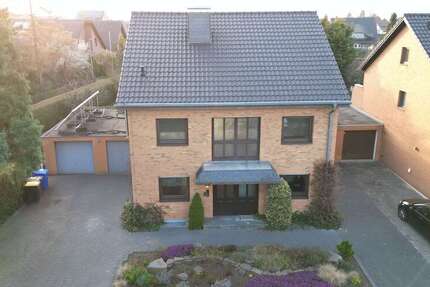 Haus Erftstadt - 8 Zimmer, 220 m&sup2;, 749.000&euro; | Angebot:25830993