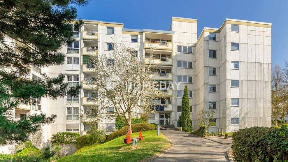 Platz für Ihre Pläne: Großzügige 4-Zimmer-Wohnung mit Aufzug und Panorama-Loggia