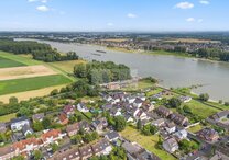 Rare Chance: Grundstück am Rhein mit Baugenehmigungen!