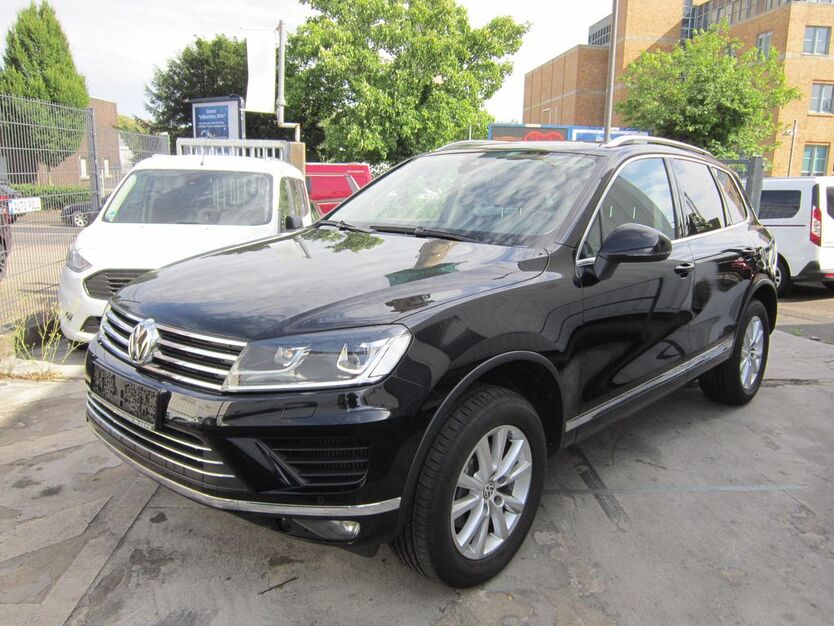 VW Touareg 110.200 km 24.490 € Köln 51105