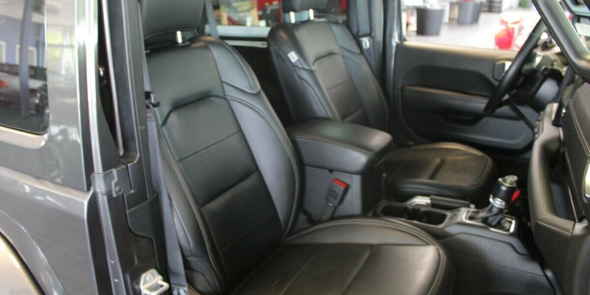 Jeep Wrangler 2.0 T-GDI Hardtop AWD Automatik 80th Anni 43.170 km 41.980 &euro; Euskirchen 53881