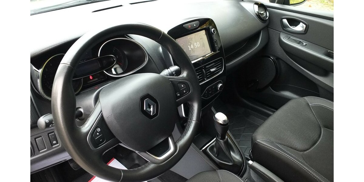 Renault Clio BLACK WEEK 25: EXPRESSION NAVI PARCTRONIC STA 118.021 km 7.904 &euro; Köln 50858