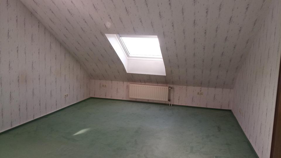 Dachgeschoßwohnung Overath - 2 Zimmer, 71 m&sup2;, 700&euro; | Angebot:25640167