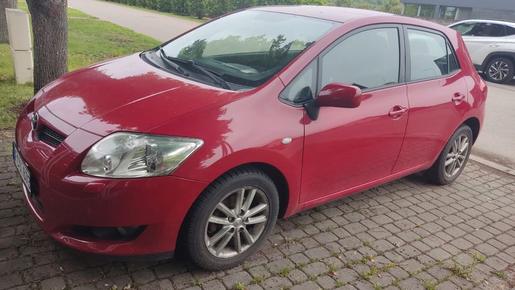 Toyota Auris 92.600 km 6.200 &euro; Königswinter 53639