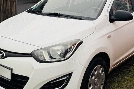 Hyundai i20 114.413 km 5.400 &euro; Euskirchen 53879