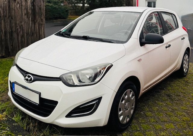 Hyundai i20 114.413 km 5.400 &euro; Euskirchen 53879