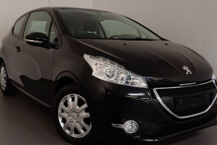 Peugeot 208 113.000 km 4.699 &euro; Köln 50827