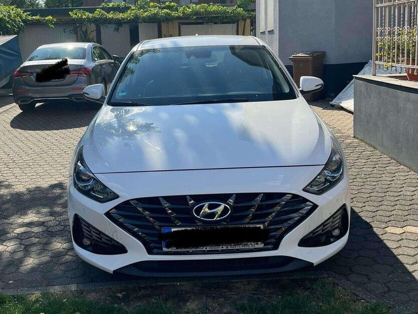 Hyundai i30 50.074 km 18.950 € Frechen 50226