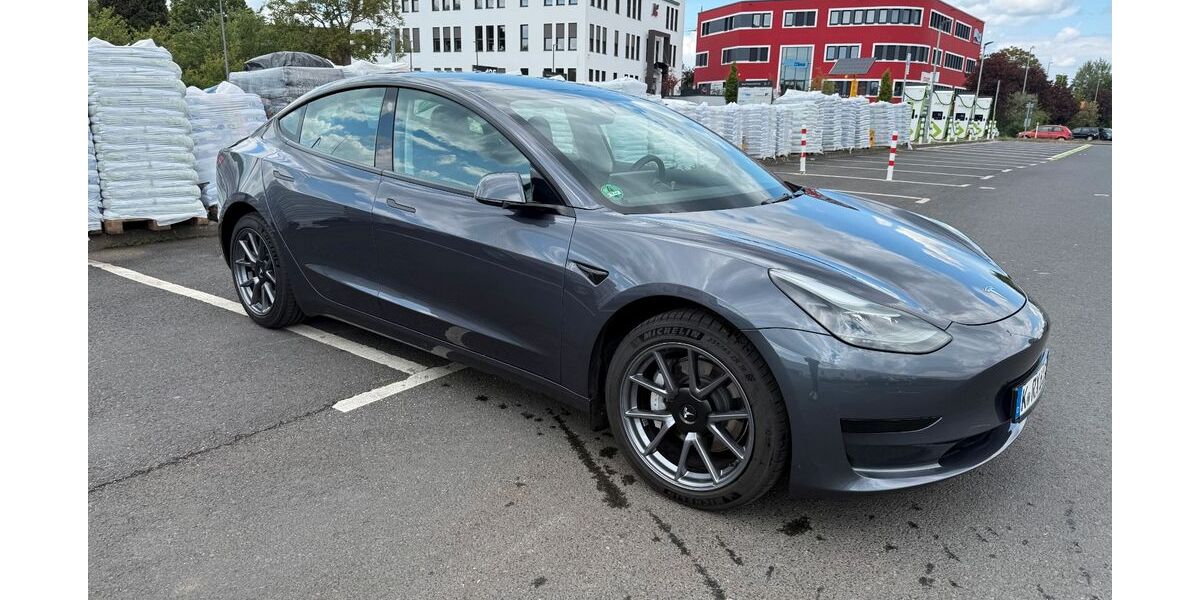 Tesla Model 3 56.300 km 22.999 &euro; Köln 50939
