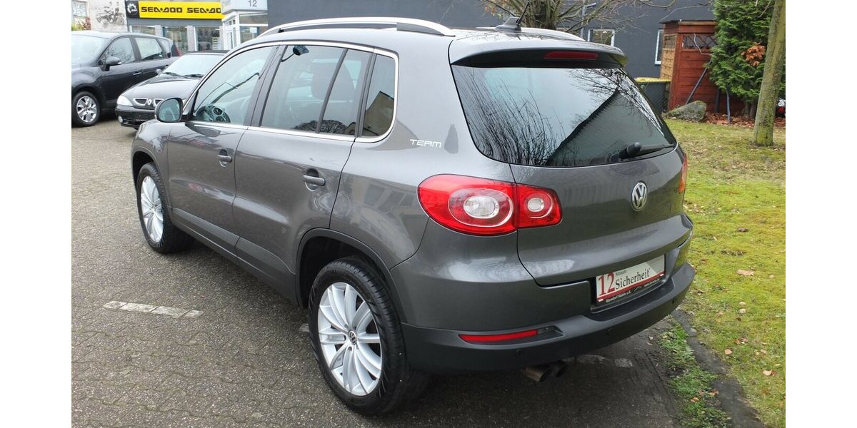 VW Tiguan TEAM orig.ATM ca 52 tkm XENON AHK PARKPILOT 112.432 km 10.598 &euro; Köln 50858