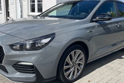 Hyundai i30 93.902 km 12.690 &euro; Rheinbach 53359