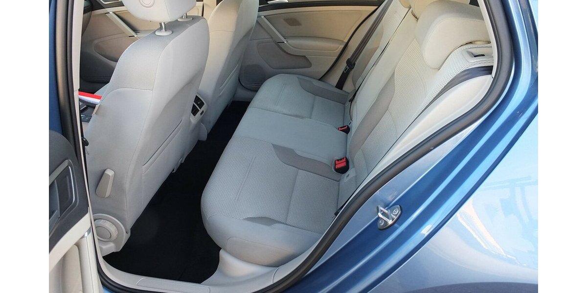 VW Golf COMFORTLINE PANORAMADACH KLIMAAUTOMATIK 1.Han 150.000 km 9.908 &euro; Köln 50858