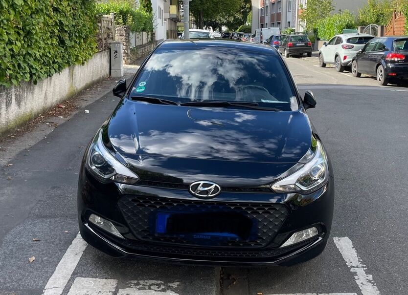 Hyundai i20 73.300 km 8.300 € Köln 50827