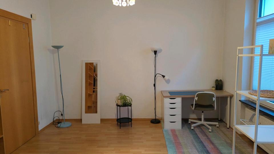 Etagenwohnung Bonn Poppelsdorf - 55 Zimmer, 21 m&sup2;, 650&euro; | Angebot:24815812