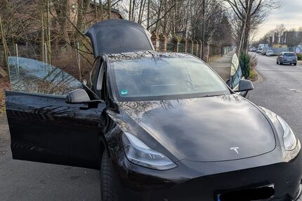 Tesla Model Y 36.500 km 29.900 &euro; Troisdorf 53842