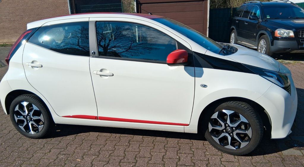 Toyota Aygo (X) 18.761 km 10.950 &euro; Wesseling 50389